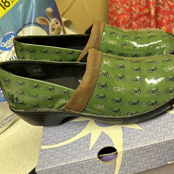 Lila medical sure grip shoes barely worn 7.5 medium - Picture 3 of 14